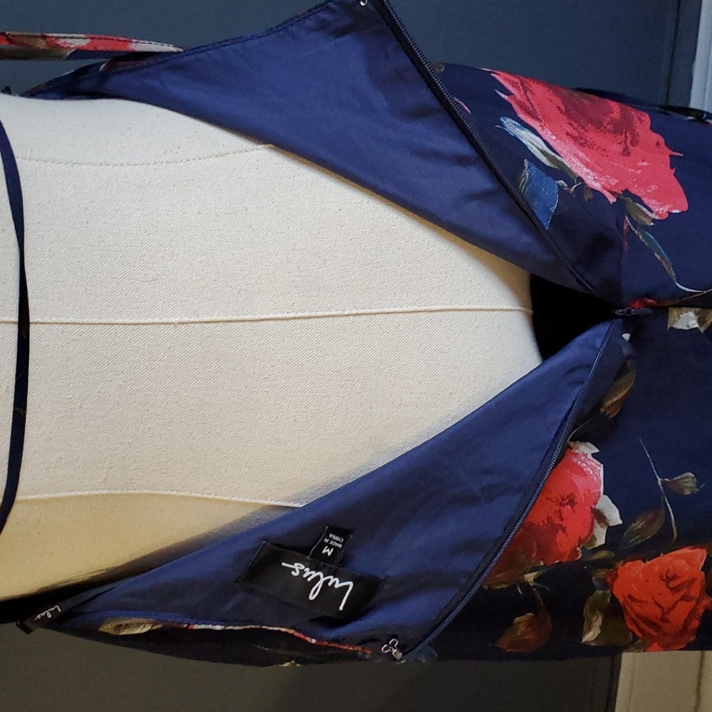 HP💕💕Lulu's  adventure seekers blue red floral maxi dress size M - Picture 6 of 14